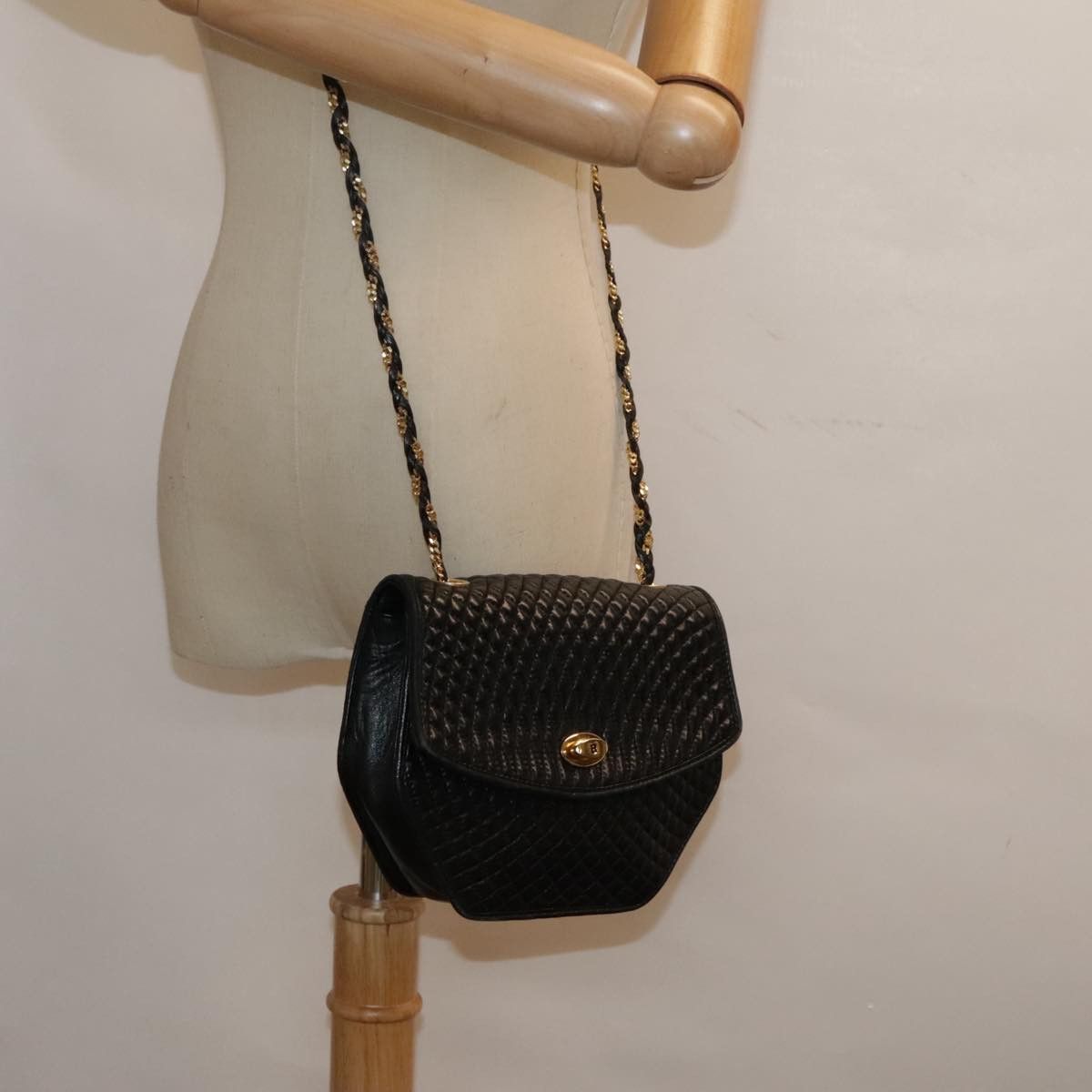 Bally Black Leather Shoulder Bag (Pre-Owned) Size ONE SIZE - 15 Thumbnail