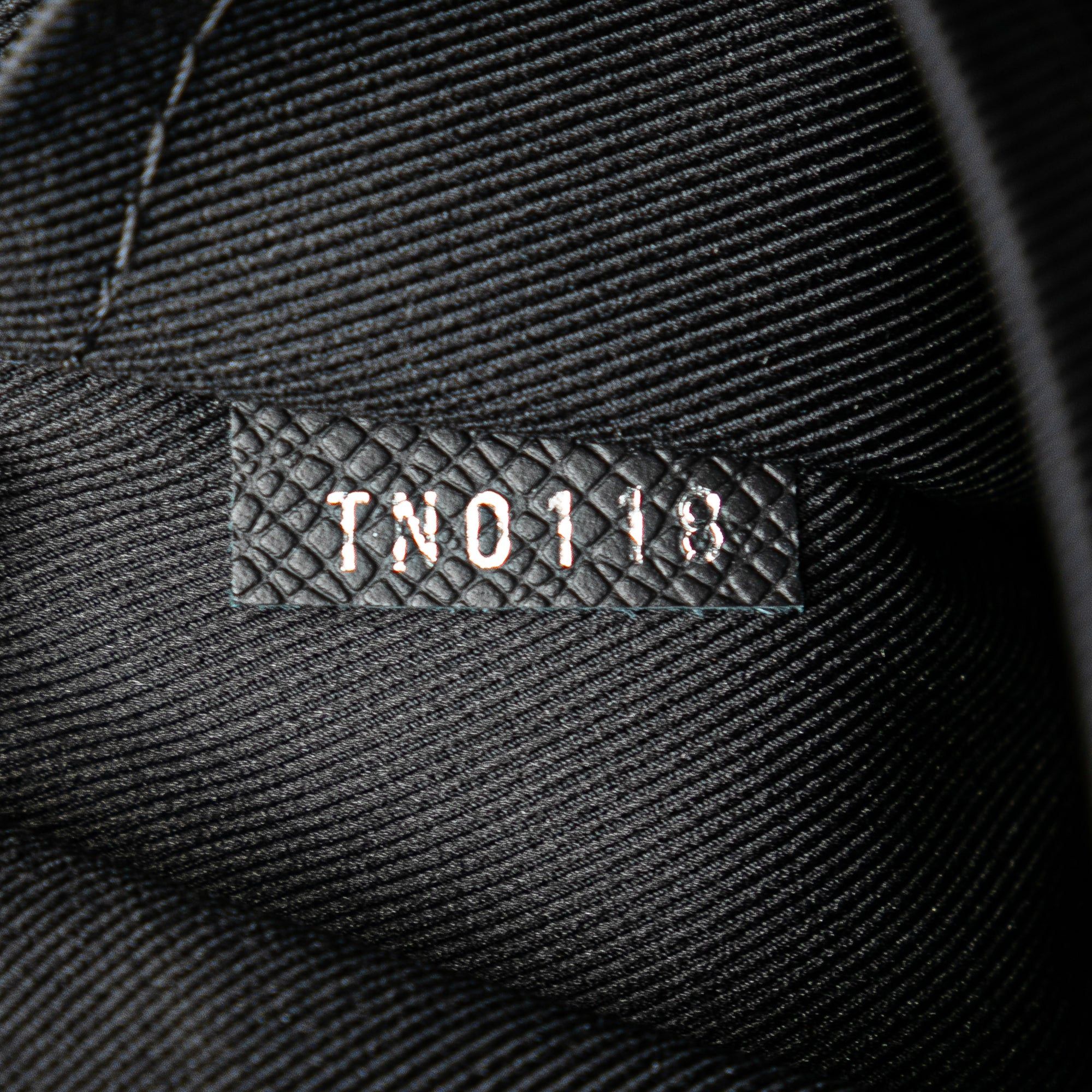Louis Vuitton Louis Vuitton Taiga Apollo Pochette Black Size ONE SIZE - 6 Thumbnail