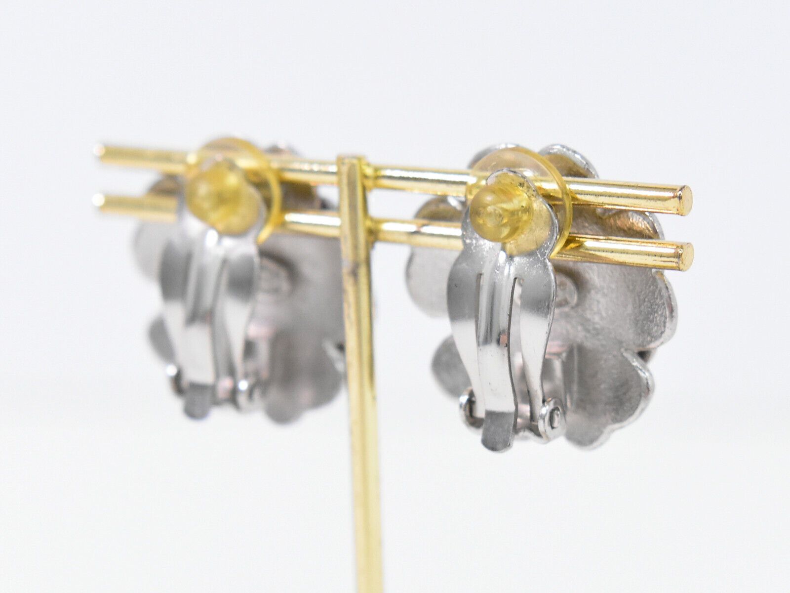 Chanel Chanel Camellia earring Size ONE SIZE - 8 Thumbnail