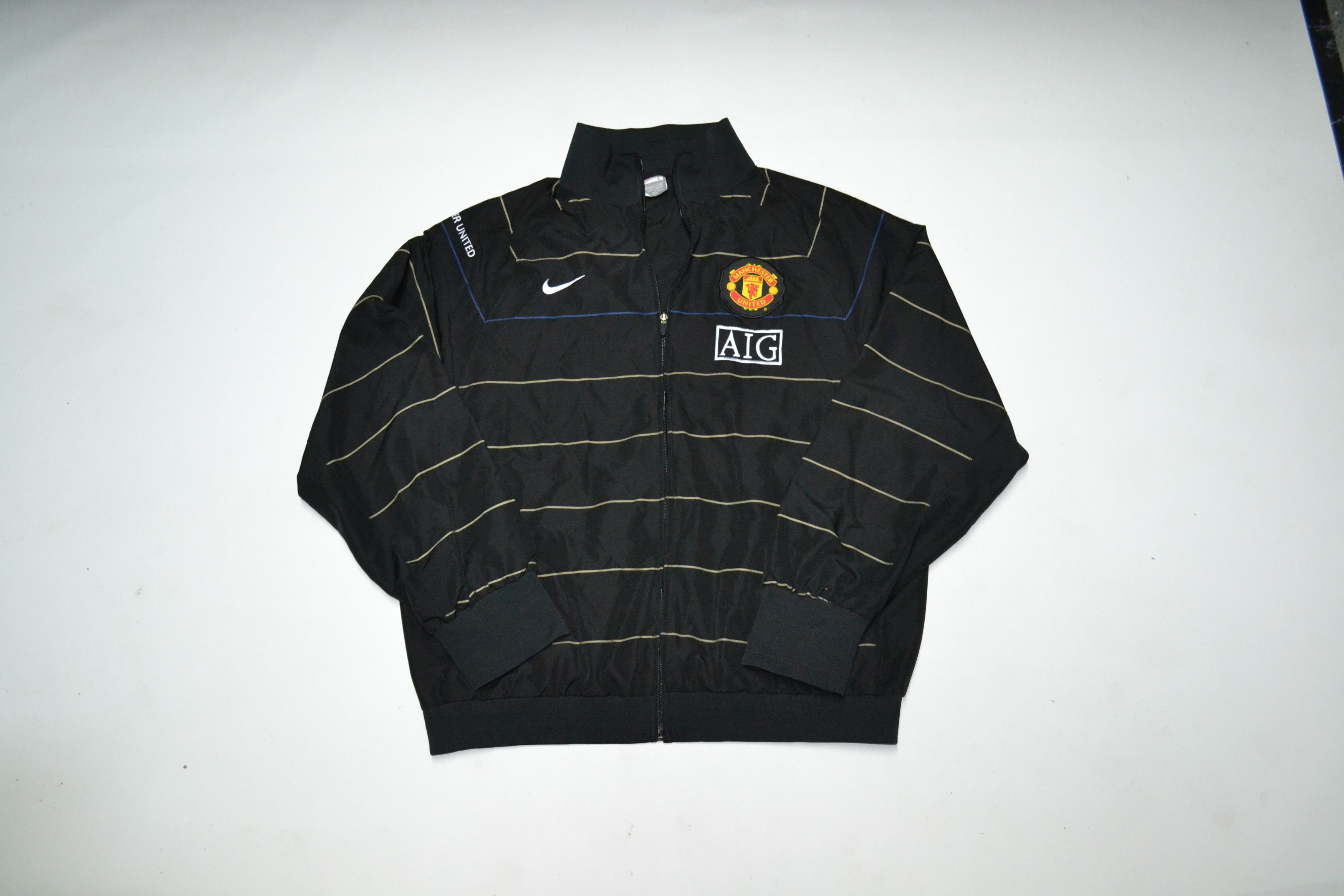 Manchester United AIG Nike Stripe Windbreaker Jacket Sweater Pullover Swoosh Air 90s soccer futbol streetwear fashion hip hop