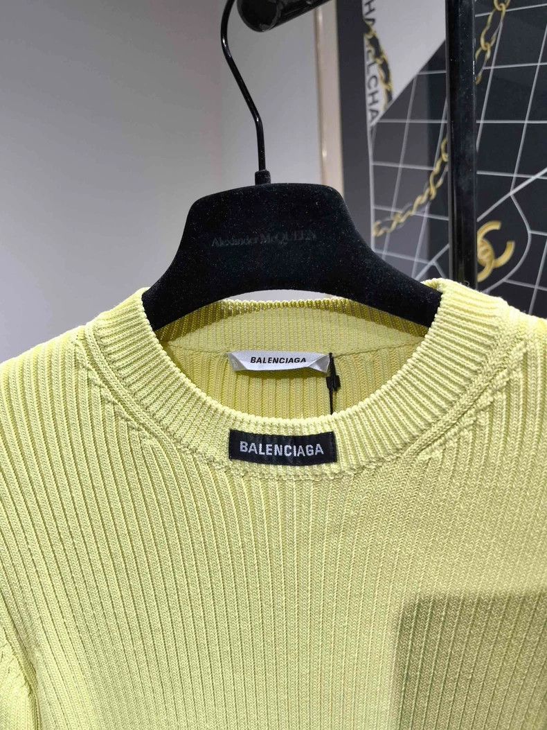 Balenciaga's newly purchased yellow slim knit sweater -DMC