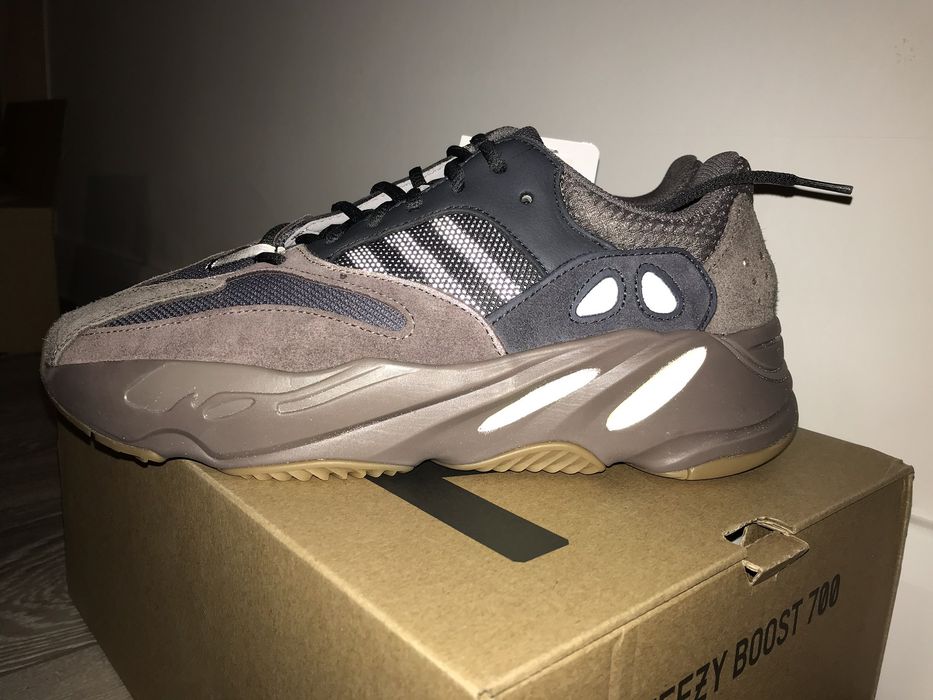 Yeezy 700 best sale mauve grailed