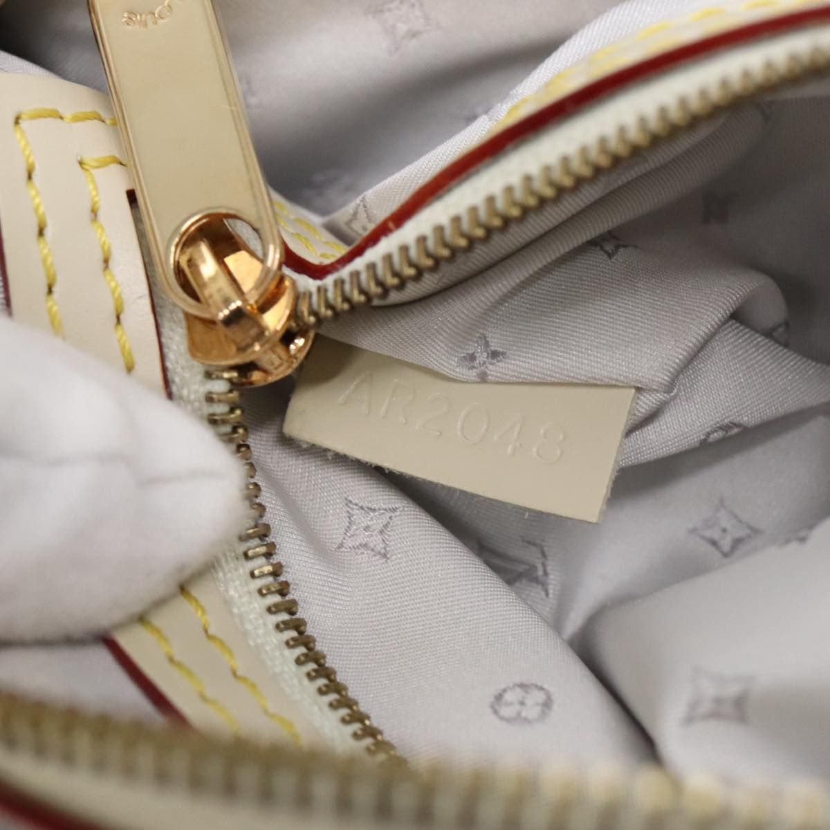 Louis Vuitton Lockit Beige Leather Clutch Bag (Pre-Owned) Size ONE SIZE - 13 Thumbnail
