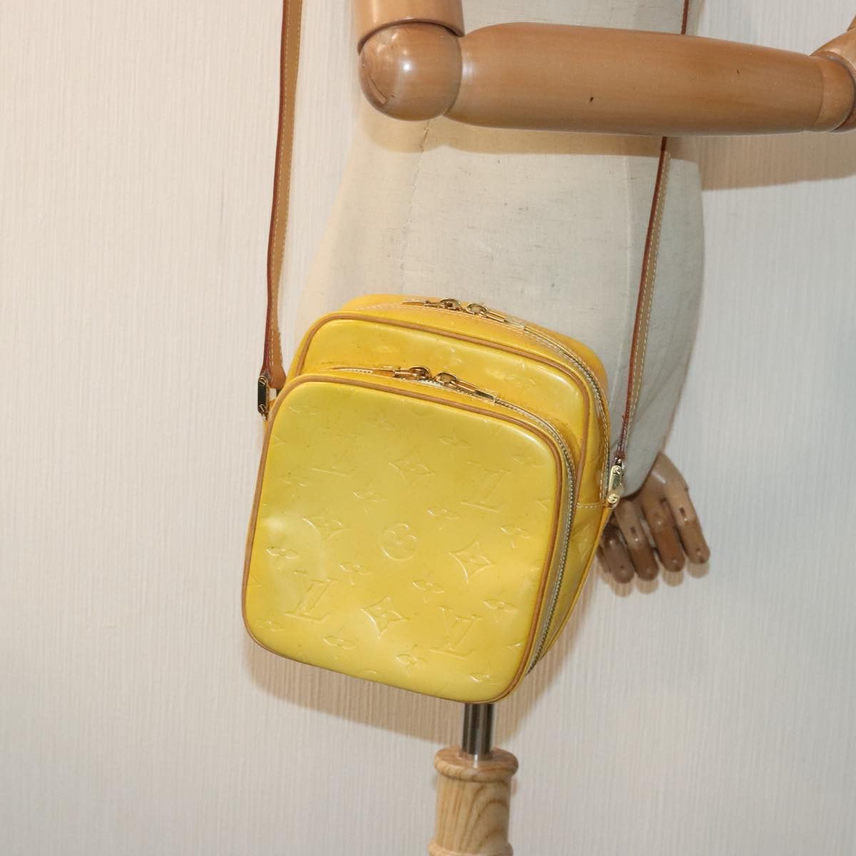 Louis Vuitton Wooster Yellow Patent Leather Shoulder Bag (Pre-Owned) Size ONE SIZE - 11 Thumbnail
