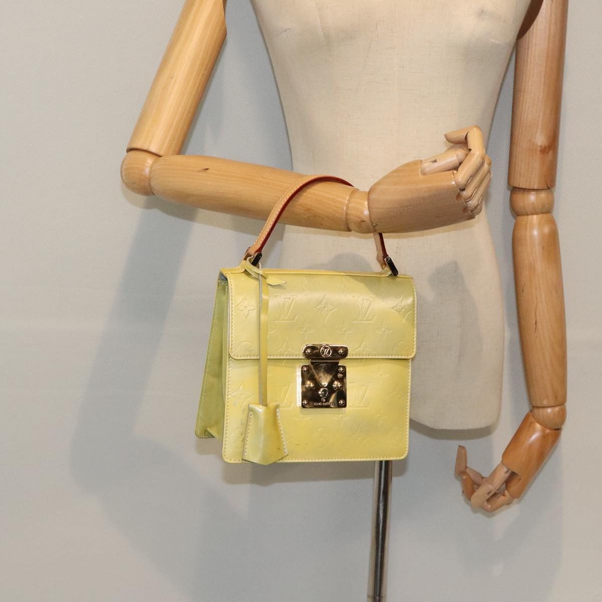 Louis Vuitton Spring Street Yellow Patent Leather Handbag (Pre-Owned) Size ONE SIZE - 10 Thumbnail