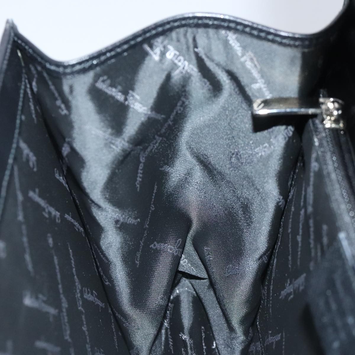 Salvatore Ferragamo Gancini Black Leather Handbag (Pre-Owned) Size ONE SIZE - 20 Thumbnail