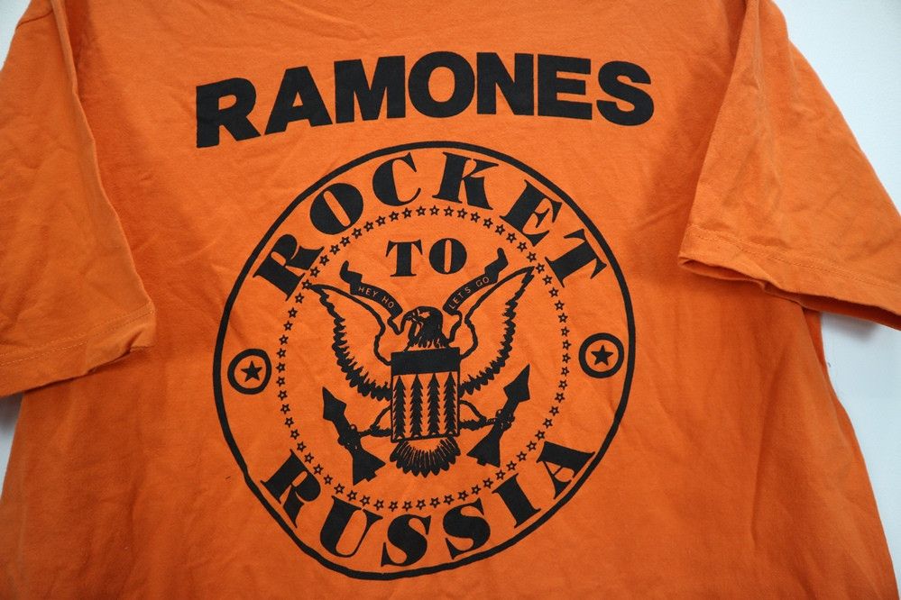 Vintage VINTAGE Ramones Rocket To Russia Tee Shirt Punk Size US L / EU 52-54 / 3 - 2 Thumbnail
