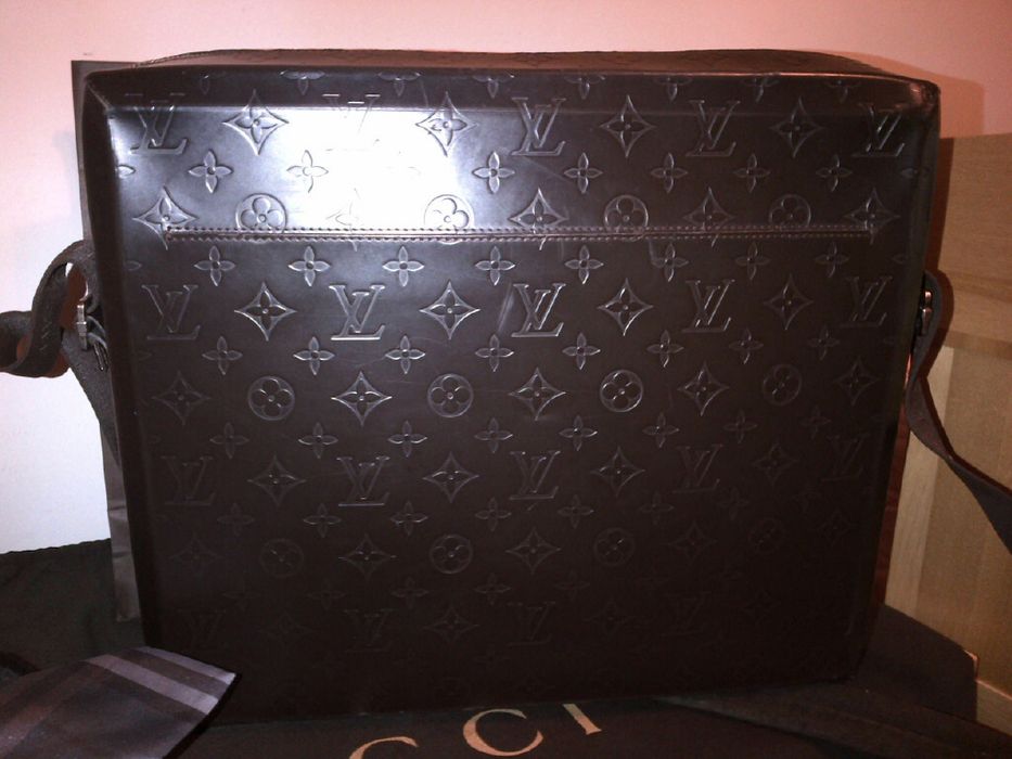 Authentic Pre-owned Louis Vuitton LV Monogram Glace Steve Messenger Cr