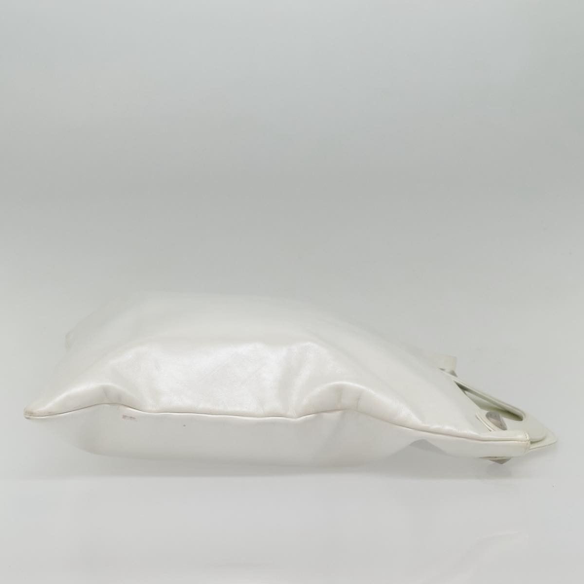 Chanel Matelassé White Leather Handbag (Pre-Owned) Size ONE SIZE - 4 Thumbnail
