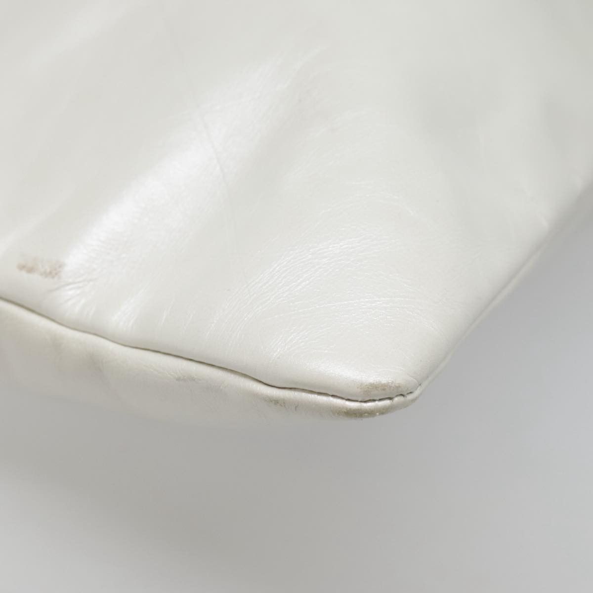 Chanel Matelassé White Leather Handbag (Pre-Owned) Size ONE SIZE - 8 Thumbnail