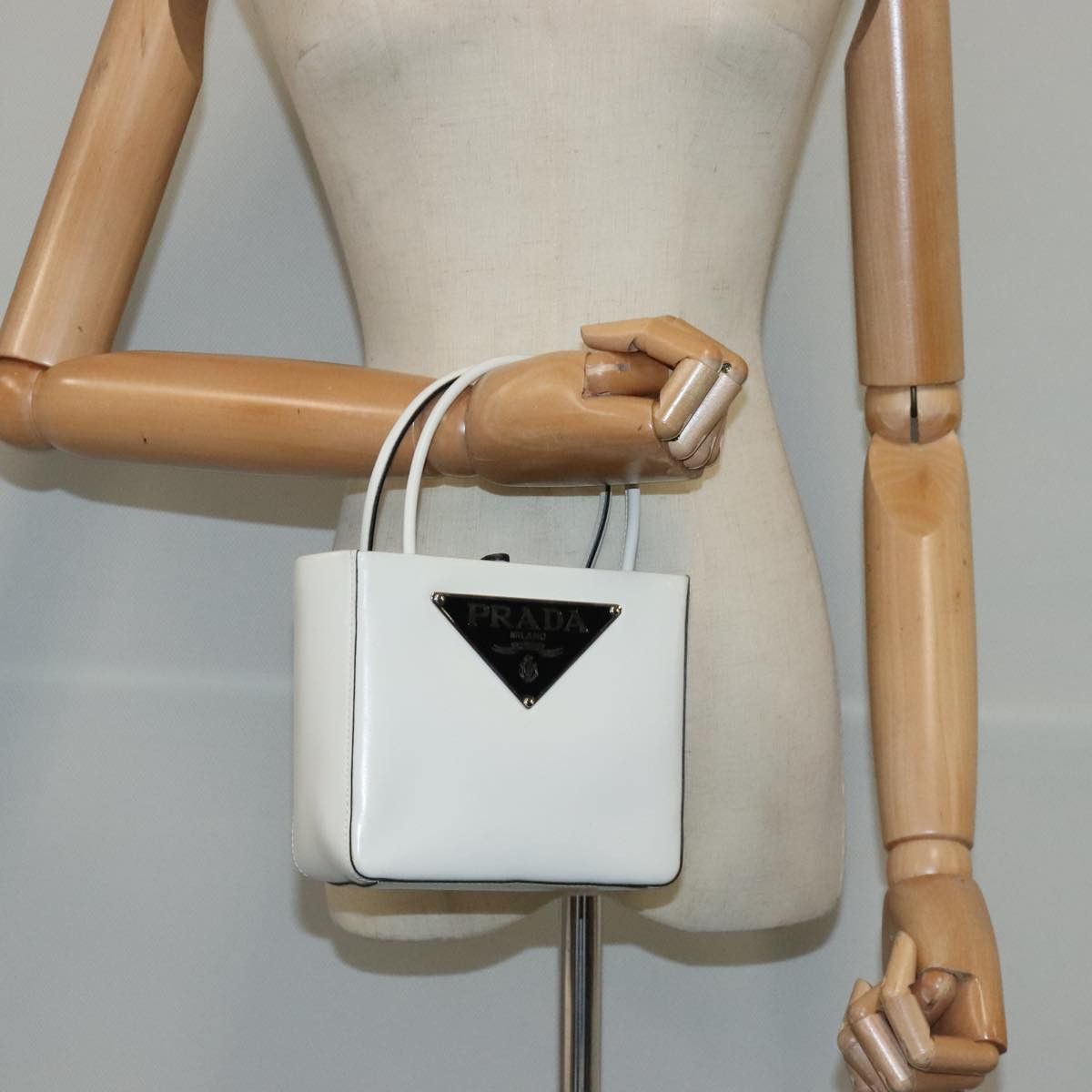 Panier White Leather Handbag (Pre-Owned)