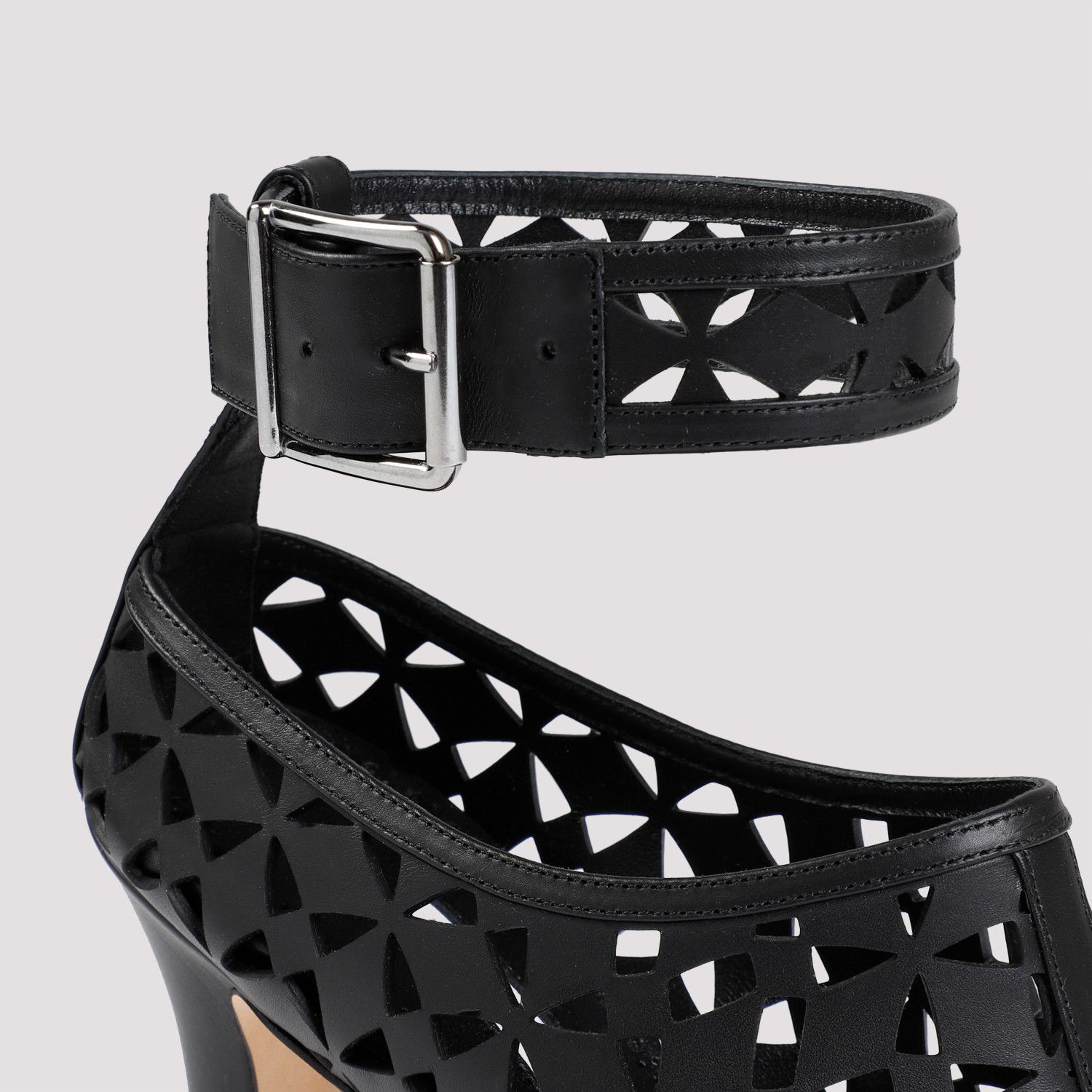 Manolo Blahnik Manolo Blahnik Tingah 105 Sandals Size US 6 / IT 36 - 3 Thumbnail