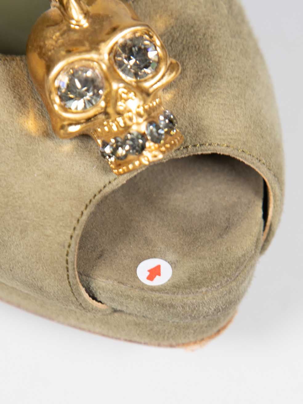 Alexander McQueen Olive Suede Embellished Skull Heels Size US 8.5 / IT 38.5 - 7 Thumbnail