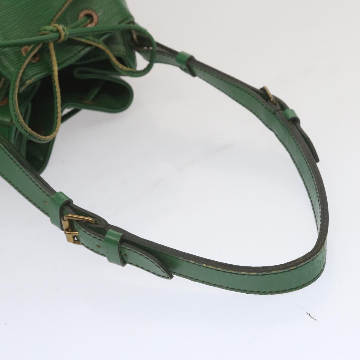 Louis Vuitton Noé Green Leather Shoulder Bag (Pre-Owned) Size ONE SIZE - 11 Thumbnail