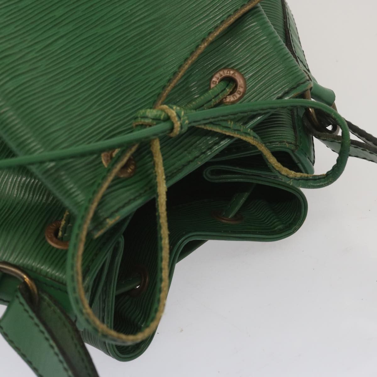Louis Vuitton Noé Green Leather Shoulder Bag (Pre-Owned) Size ONE SIZE - 12 Thumbnail