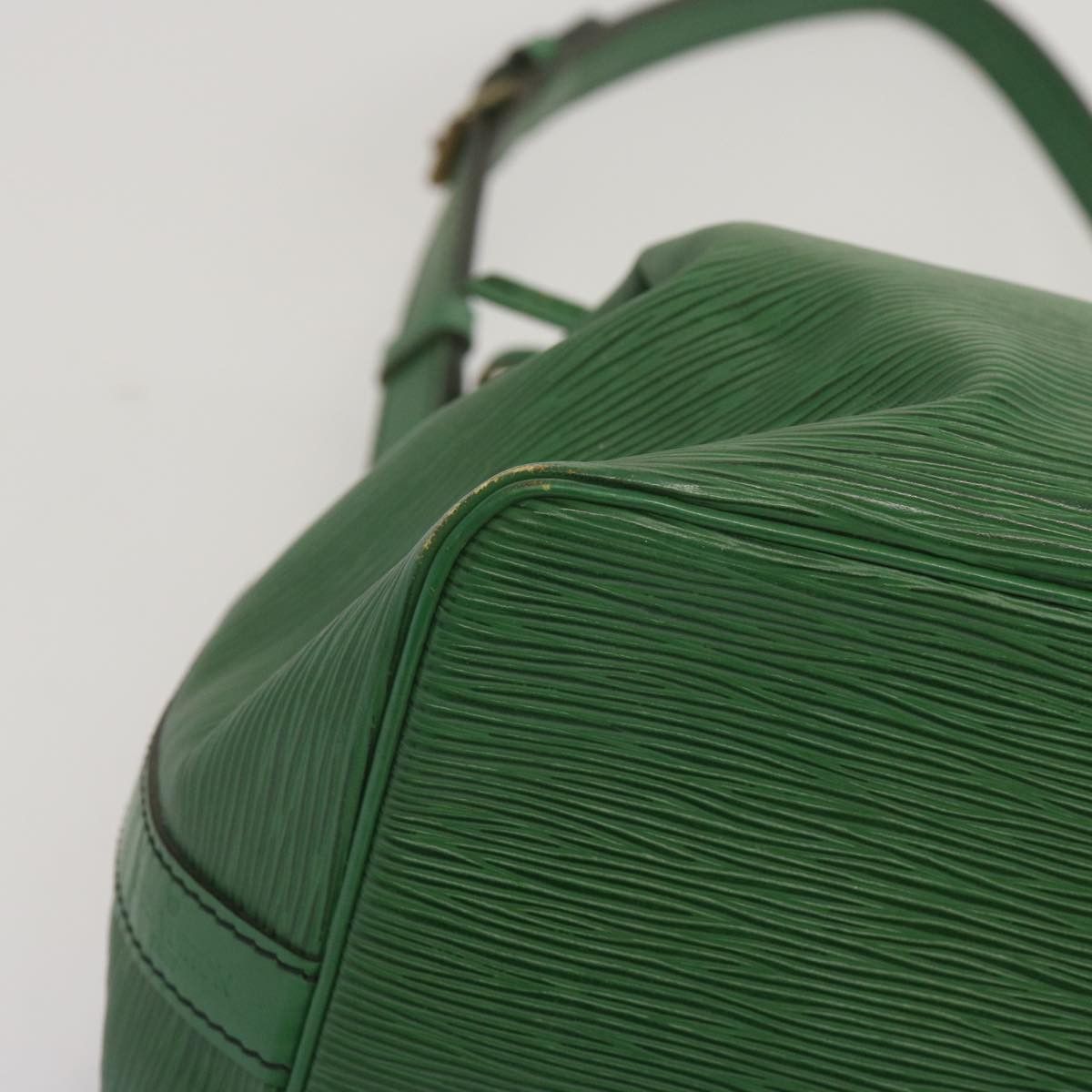 Louis Vuitton Noé Green Leather Shoulder Bag (Pre-Owned) Size ONE SIZE - 14 Thumbnail