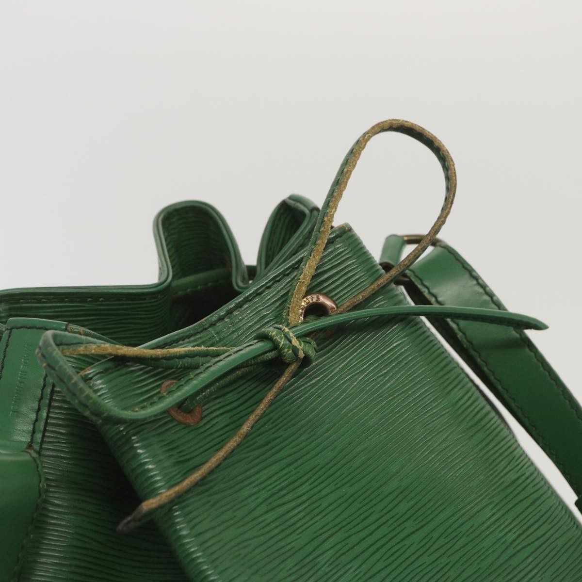 Louis Vuitton Noé Green Leather Shoulder Bag (Pre-Owned) Size ONE SIZE - 18 Thumbnail
