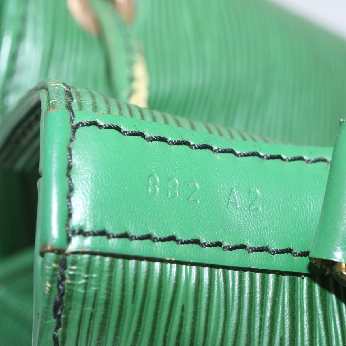 Louis Vuitton Noé Green Leather Shoulder Bag (Pre-Owned) Size ONE SIZE - 6 Thumbnail