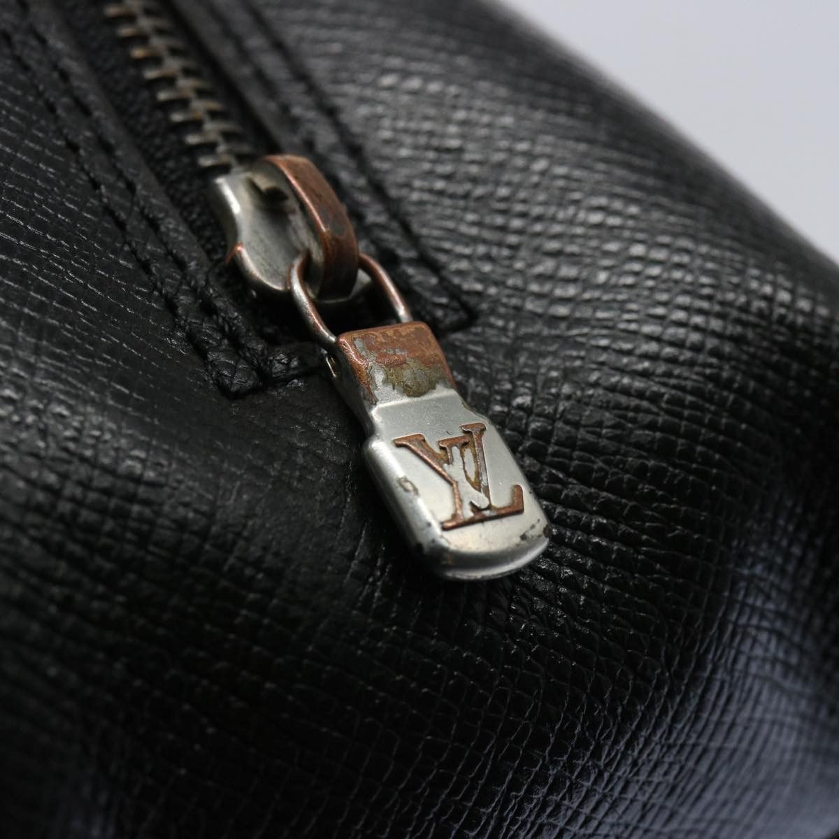 Louis Vuitton Black Leather Clutch Bag (Pre-Owned) Size ONE SIZE - 15 Thumbnail