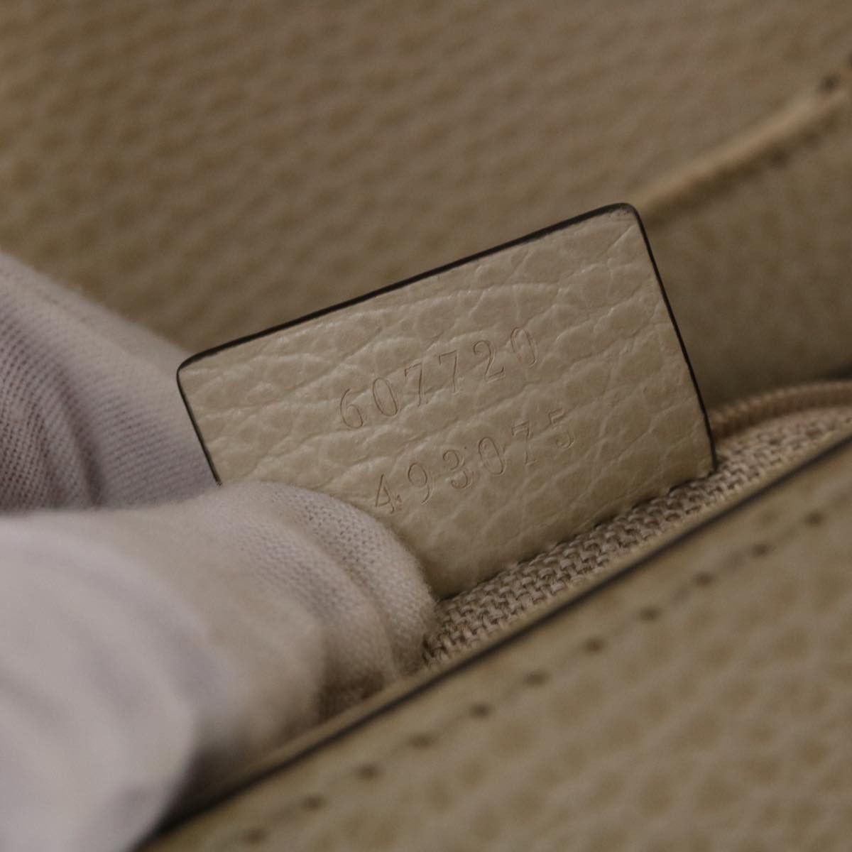Gucci Interlocking White Leather Shoulder Bag (Pre-Owned) Size ONE SIZE - 7 Thumbnail