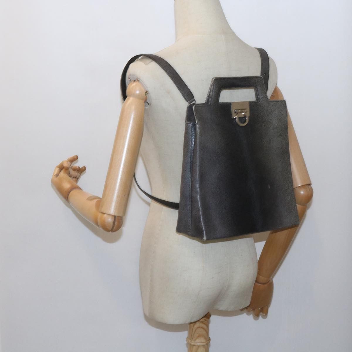 Salvatore Ferragamo Gancini Black Leather Handbag (Pre-Owned) Size ONE SIZE - 7 Thumbnail
