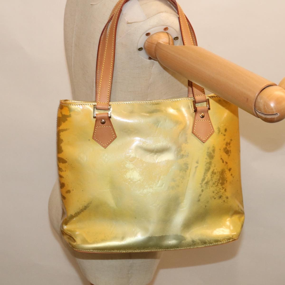 Louis Vuitton Houston Yellow Patent Leather Handbag (Pre-Owned) Size ONE SIZE - 7 Thumbnail