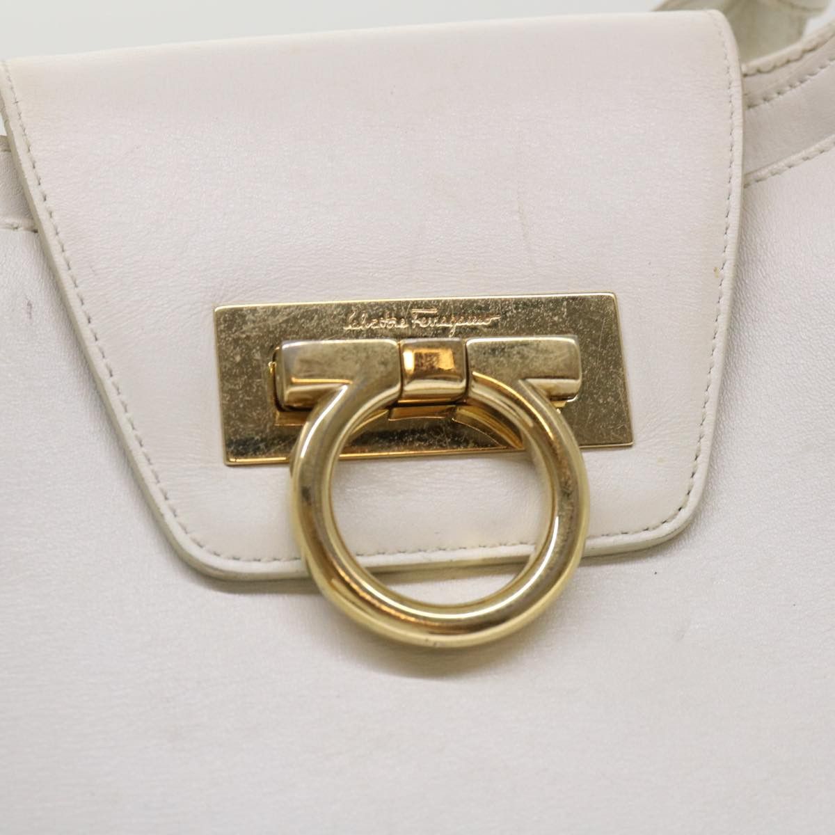Salvatore Ferragamo White Leather Shoulder Bag (Pre-Owned) Size ONE SIZE - 18 Thumbnail