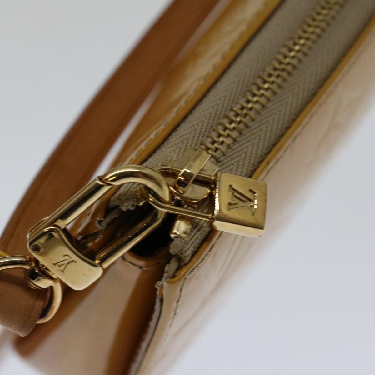 Louis Vuitton Lexington Beige Patent Leather Clutch Bag (Pre-Owned) Size ONE SIZE - 17 Thumbnail