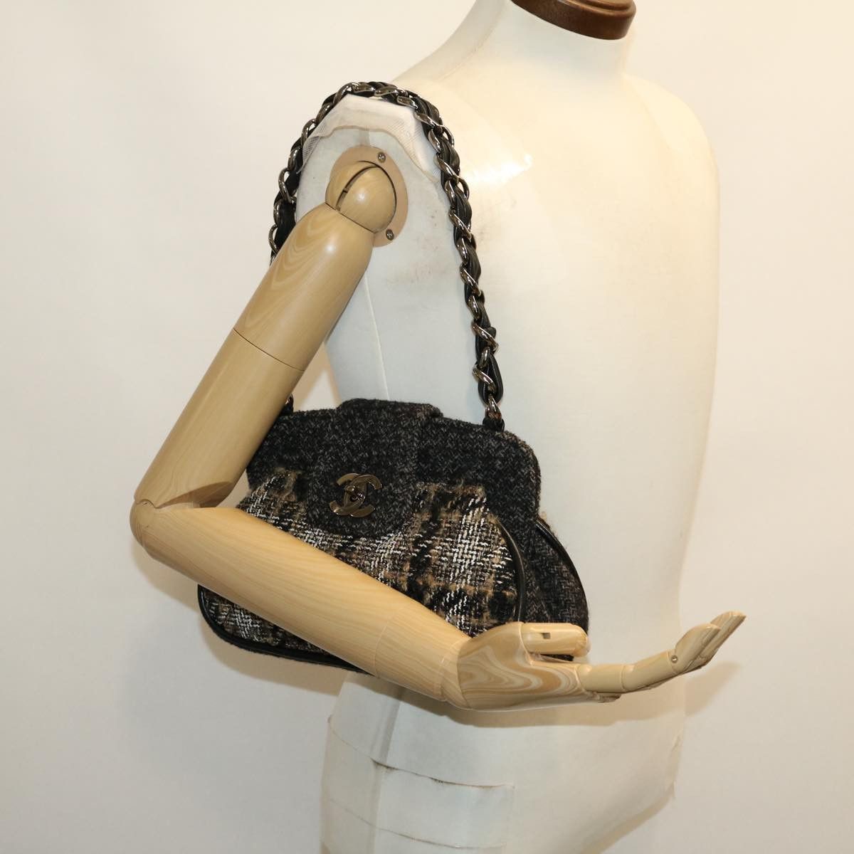 Chanel Black Wool Shoulder Bag (Pre-Owned) Size ONE SIZE - 14 Thumbnail