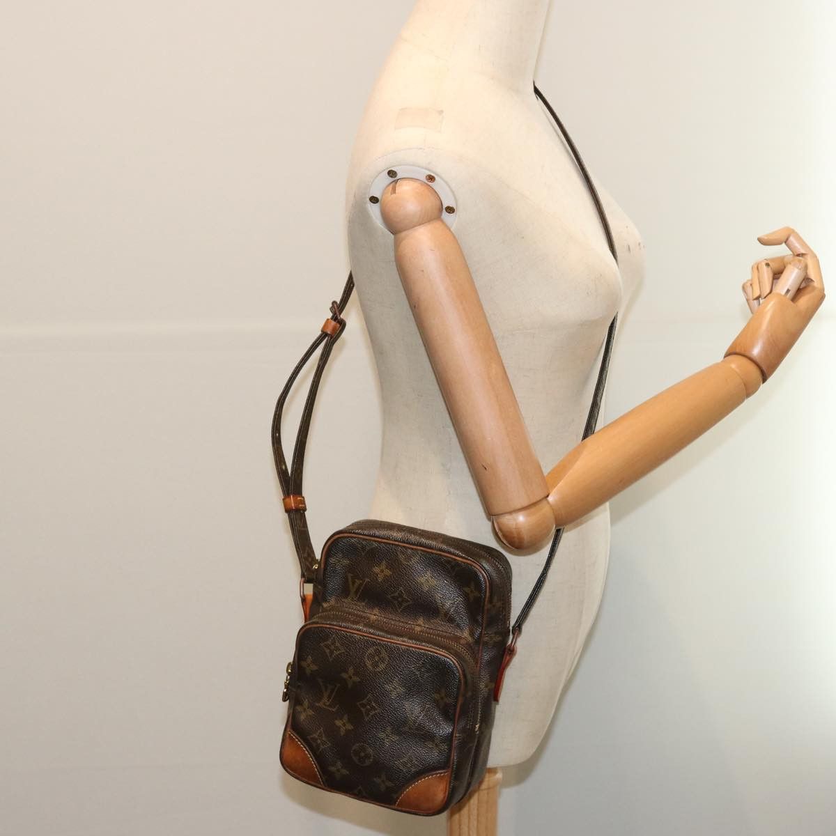 Louis Vuitton Amazon Brown Canvas Shoulder Bag (Pre-Owned) Size ONE SIZE - 7 Thumbnail