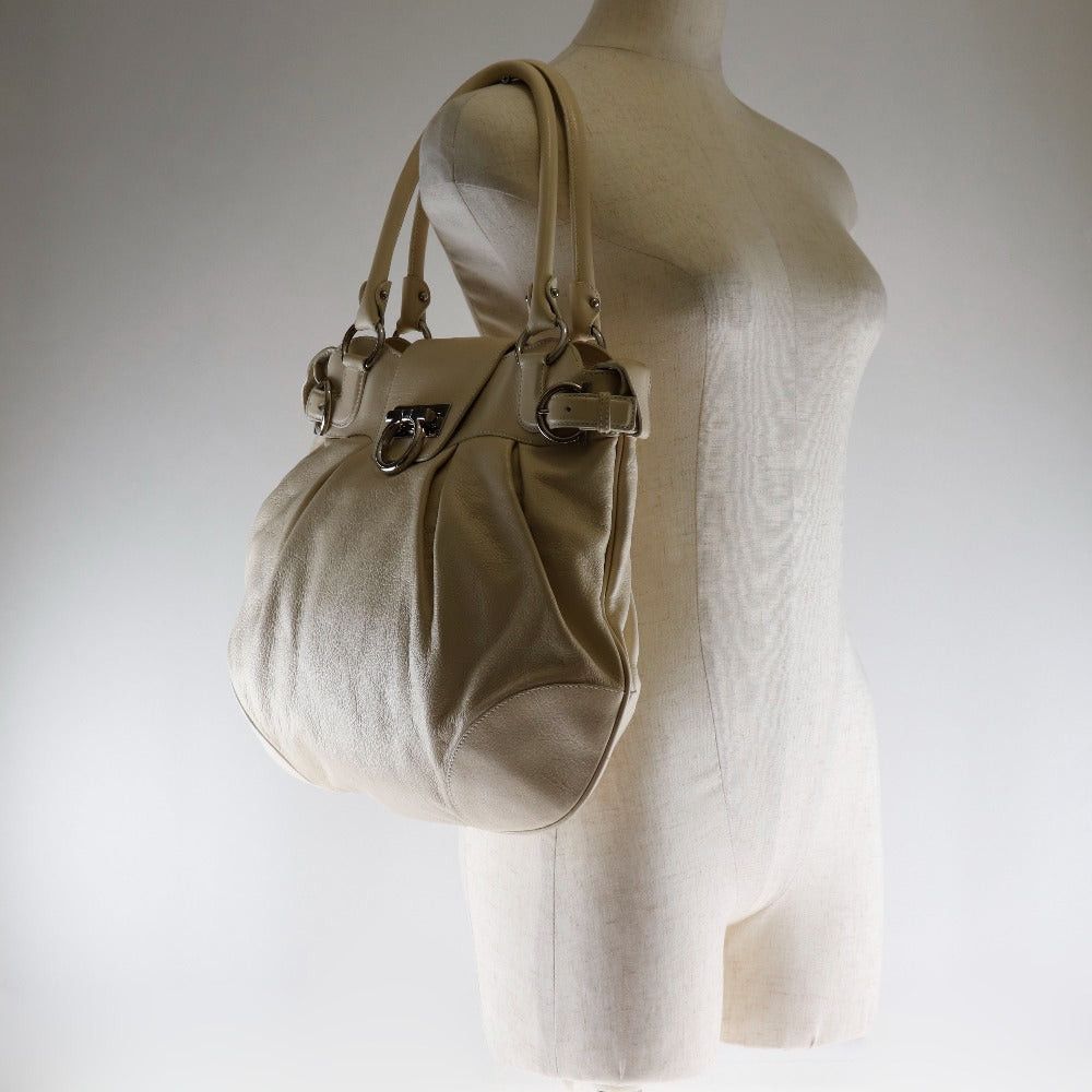 Salvatore Ferragamo Gancini White Leather Shoulder Bag (Pre-Owned) Size ONE SIZE - 6 Thumbnail