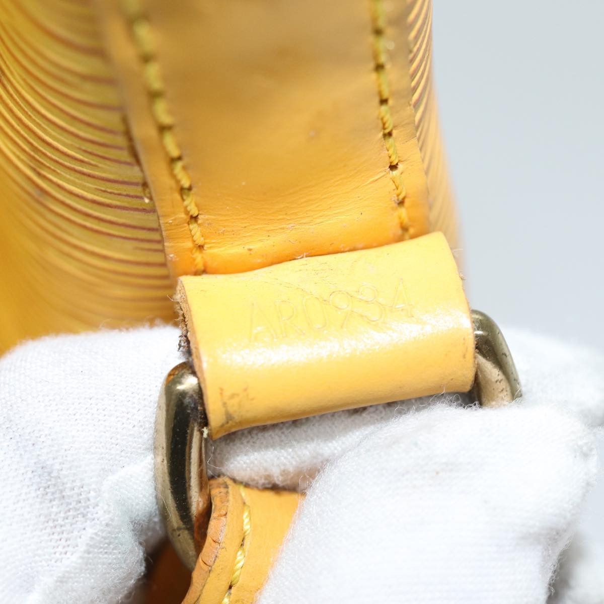 Louis Vuitton Noé Yellow Leather Shoulder Bag (Pre-Owned) Size ONE SIZE - 6 Thumbnail