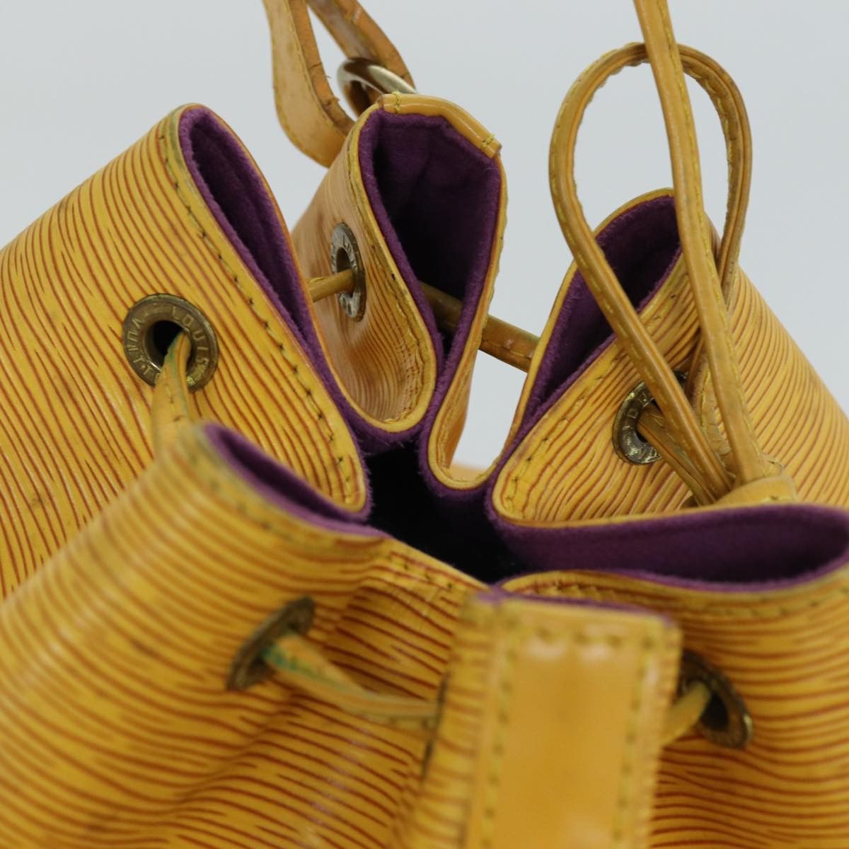 Louis Vuitton Noé Yellow Leather Shoulder Bag (Pre-Owned) Size ONE SIZE - 11 Thumbnail