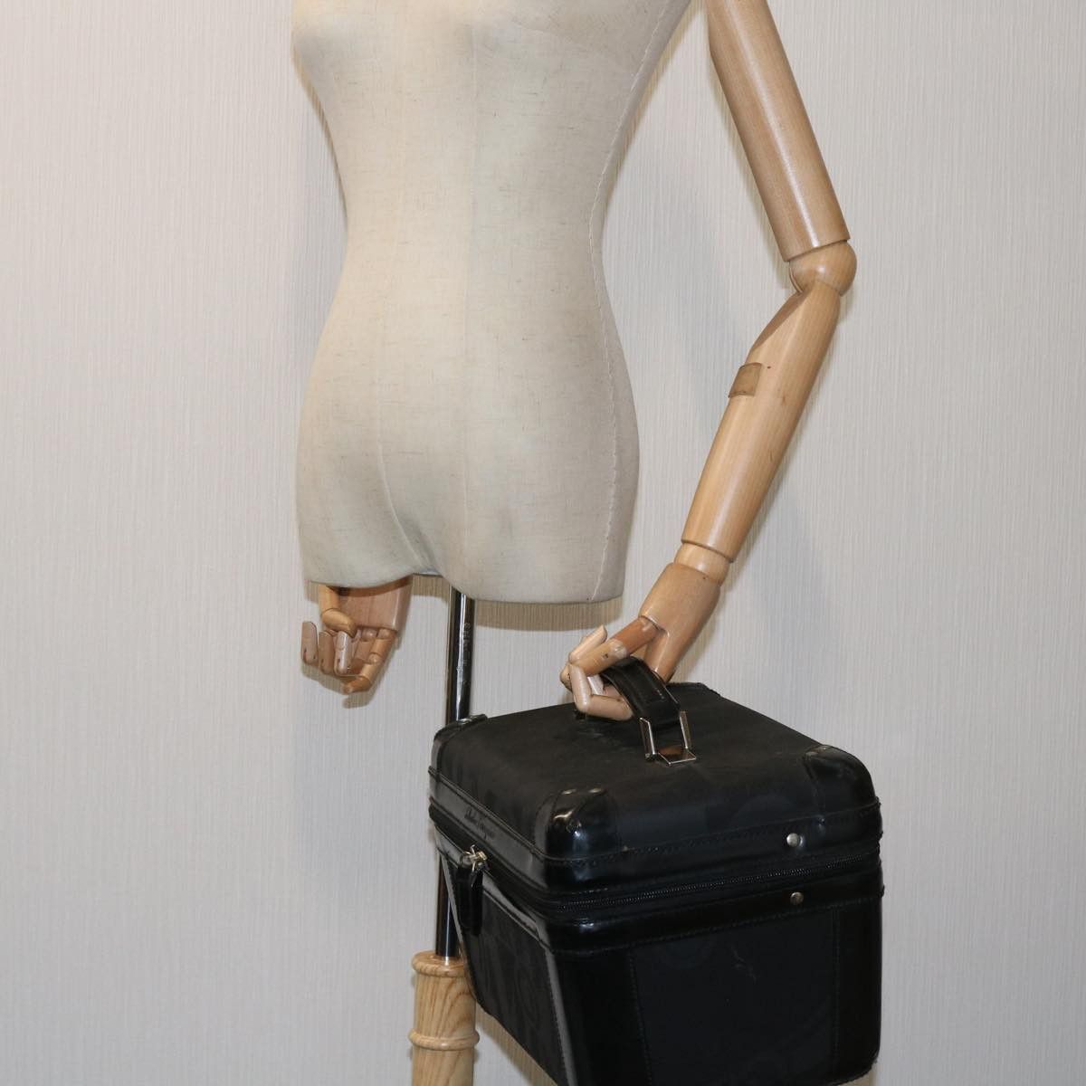 Salvatore Ferragamo Black Leather Handbag (Pre-Owned) Size ONE SIZE - 7 Thumbnail
