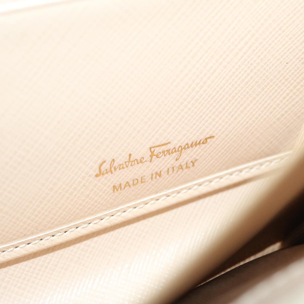 Salvatore Ferragamo Gancini Beige Leather Wallet (Pre-Owned) Size ONE SIZE - 6 Thumbnail