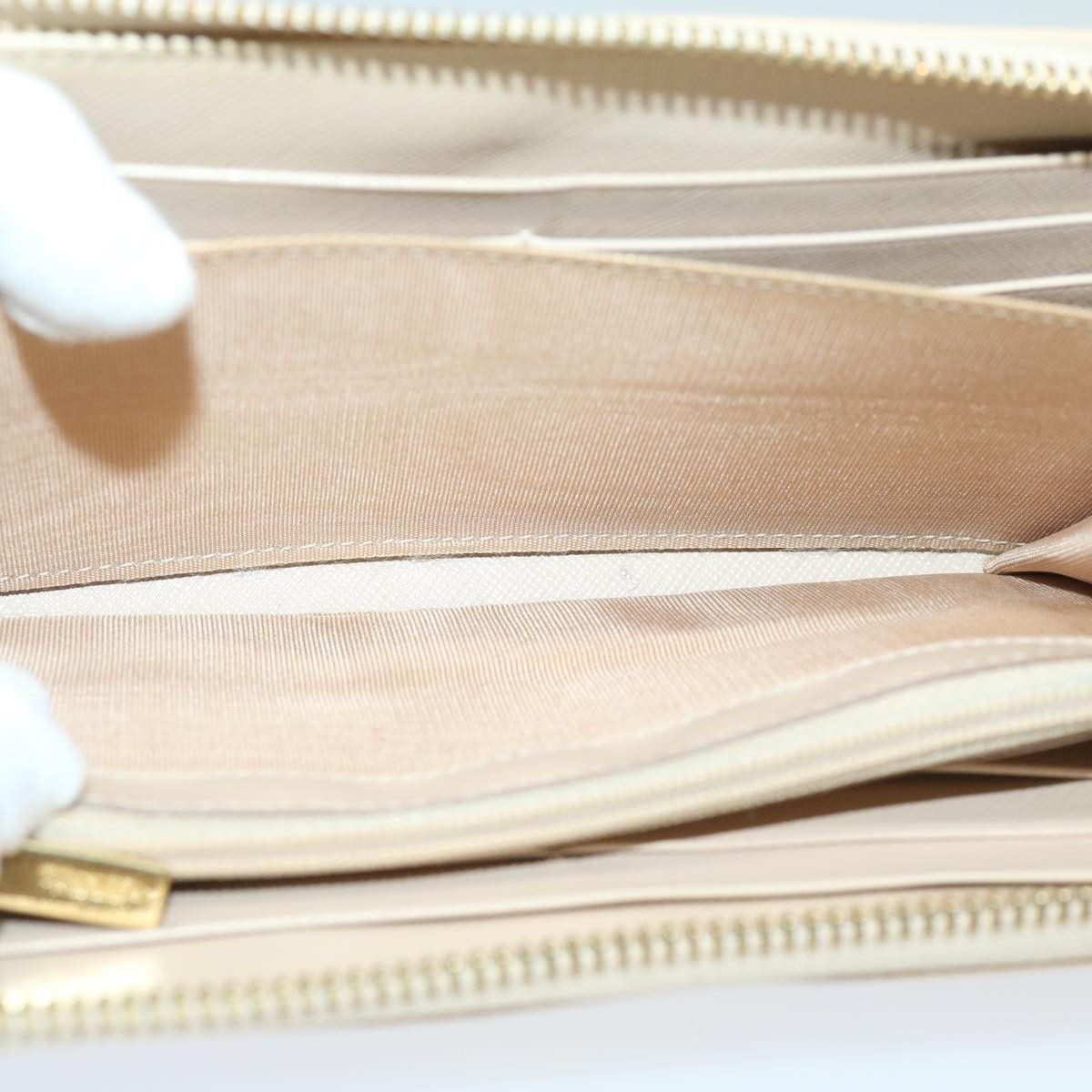 Salvatore Ferragamo Gancini Beige Leather Wallet (Pre-Owned) Size ONE SIZE - 5 Thumbnail