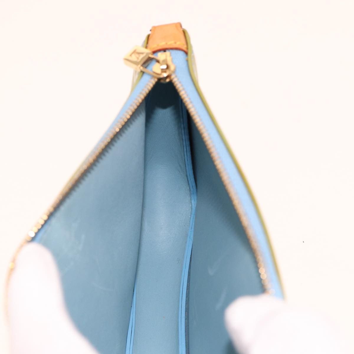 Louis Vuitton Lexington Beige Patent Leather Clutch Bag (Pre-Owned) Size ONE SIZE - 19 Thumbnail