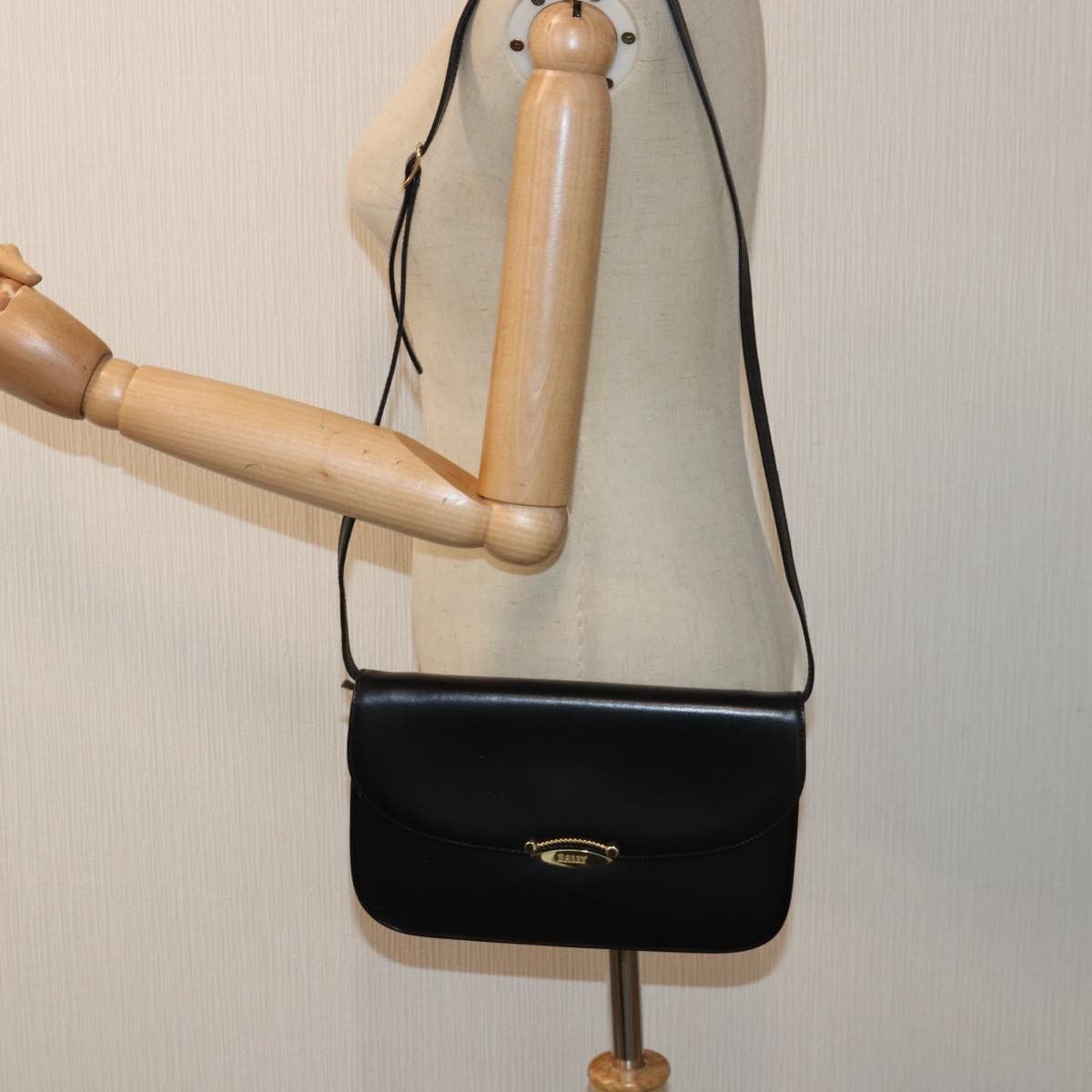 Bally Black Leather Shoulder Bag (Pre-Owned) Size ONE SIZE - 7 Thumbnail