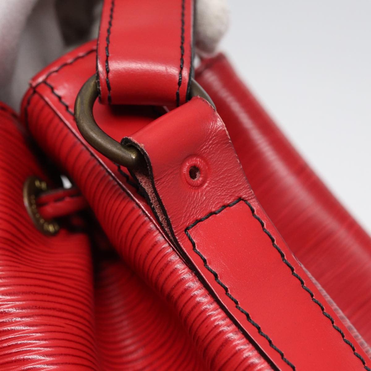 Louis Vuitton Noé Red Leather Shoulder Bag (Pre-Owned) Size ONE SIZE - 18 Thumbnail