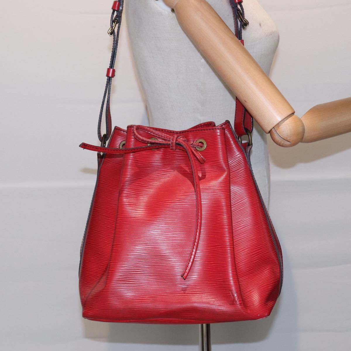 Louis Vuitton Noé Red Leather Shoulder Bag (Pre-Owned) Size ONE SIZE - 7 Thumbnail