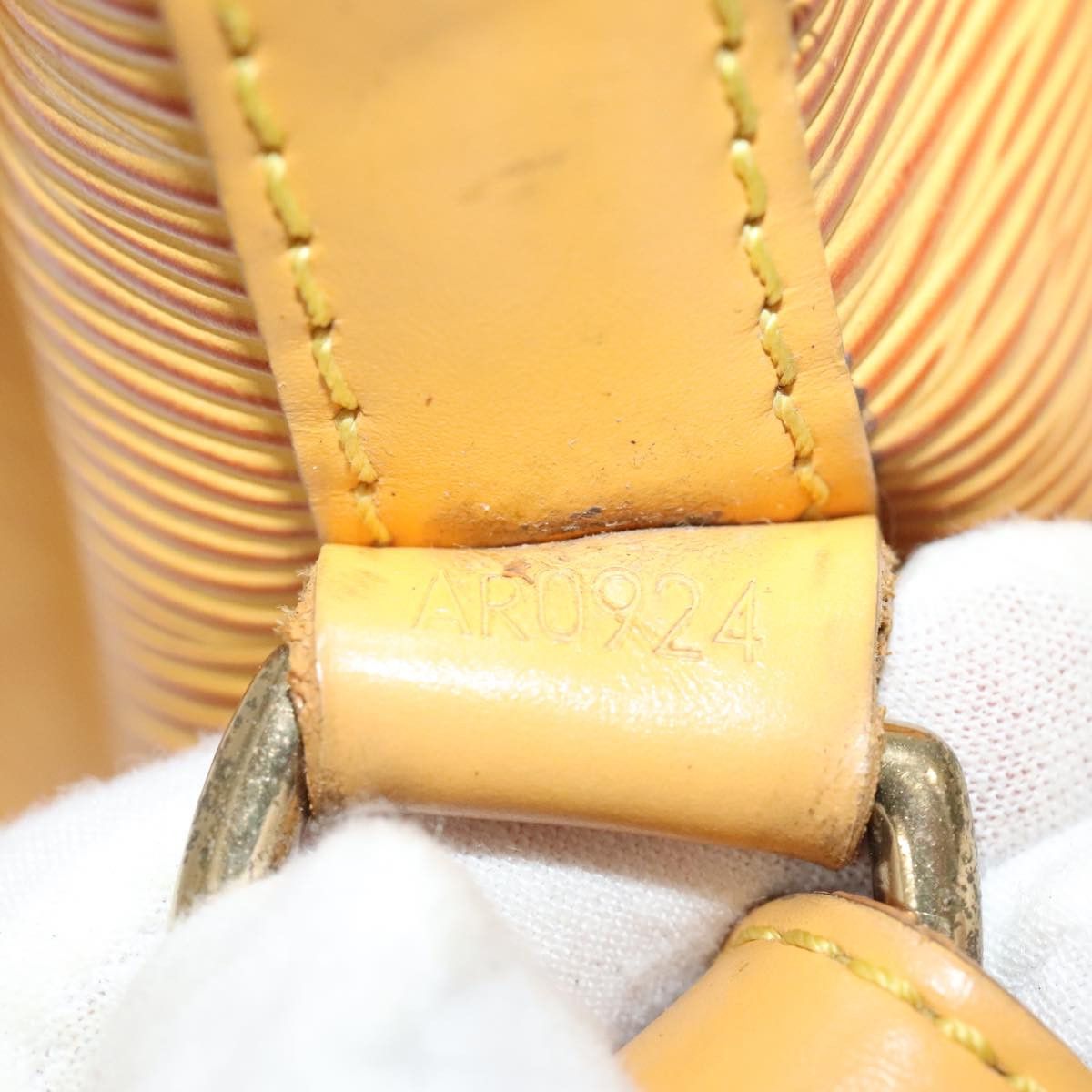 Louis Vuitton Noé Yellow Leather Shoulder Bag (Pre-Owned) Size ONE SIZE - 8 Thumbnail