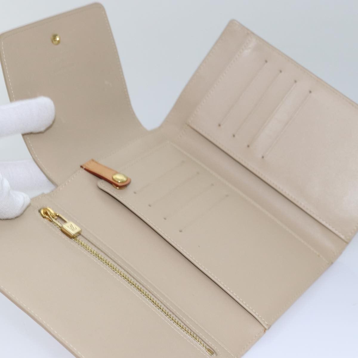Louis Vuitton Walker Beige Patent Leather Wallet (Pre-Owned) Size ONE SIZE - 5 Thumbnail