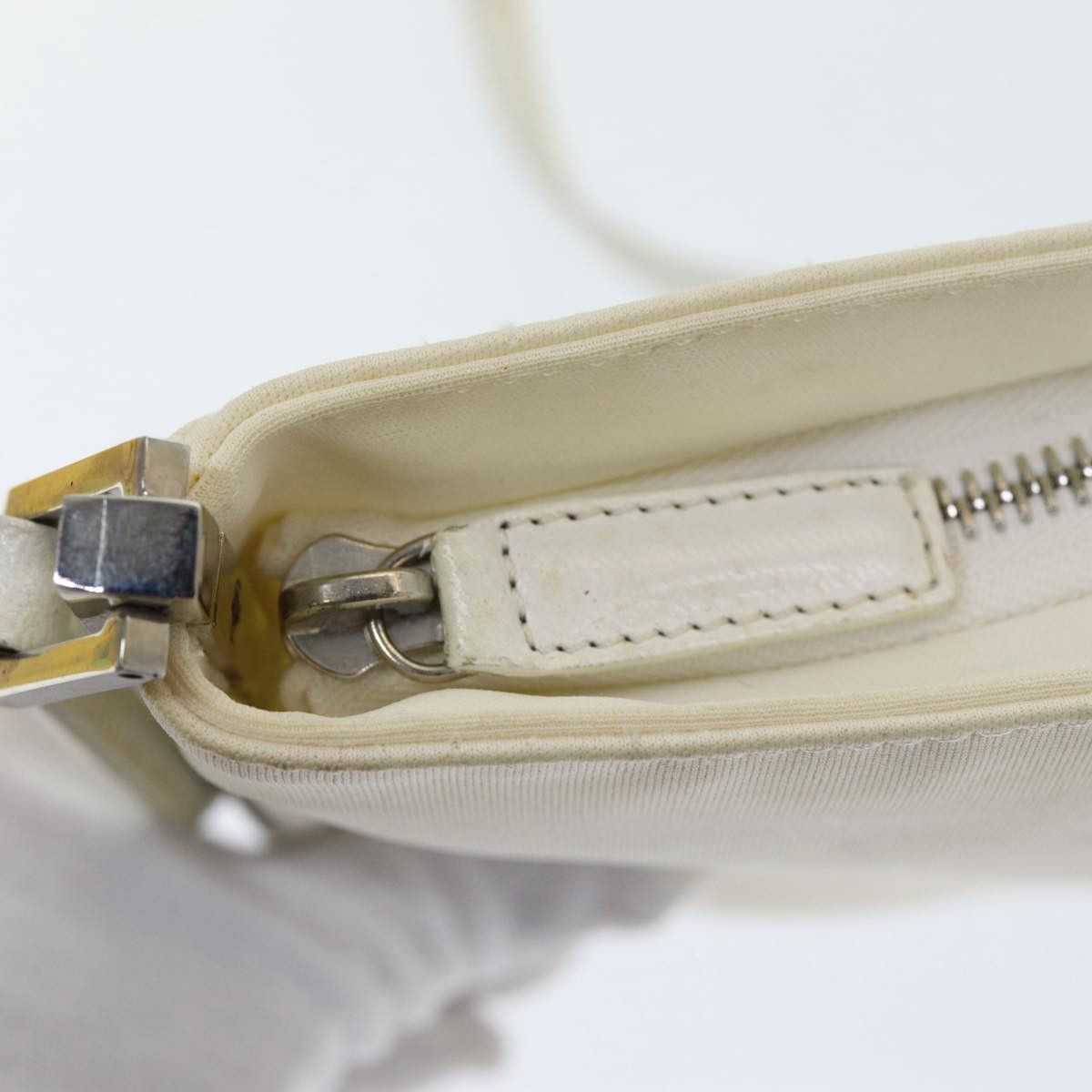 Fendi White Canvas Shoulder Bag (Pre-Owned) Size ONE SIZE - 20 Thumbnail