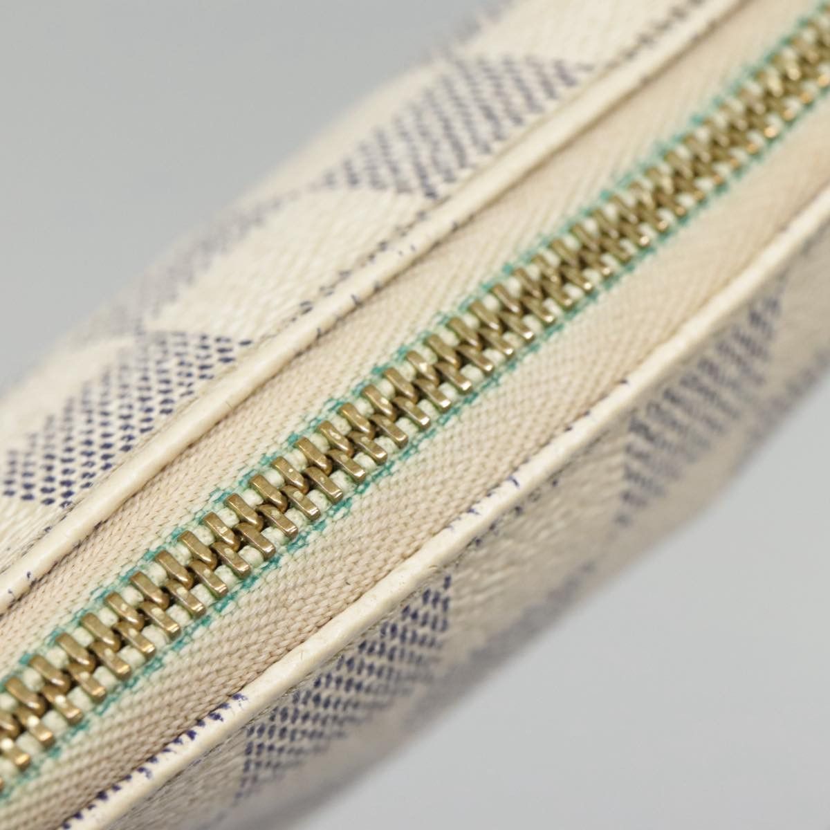 Louis Vuitton Pochette Accessoire White Canvas Clutch Bag (Pre-Owned) Size ONE SIZE - 15 Thumbnail