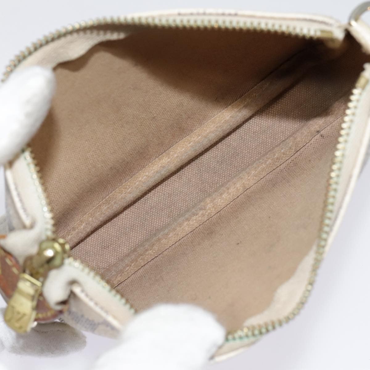 Louis Vuitton Pochette Accessoire White Canvas Clutch Bag (Pre-Owned) Size ONE SIZE - 11 Thumbnail