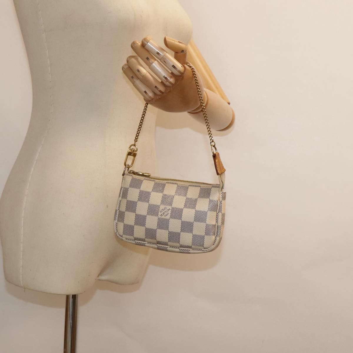 Louis Vuitton Pochette Accessoire White Canvas Clutch Bag (Pre-Owned) Size ONE SIZE - 14 Thumbnail