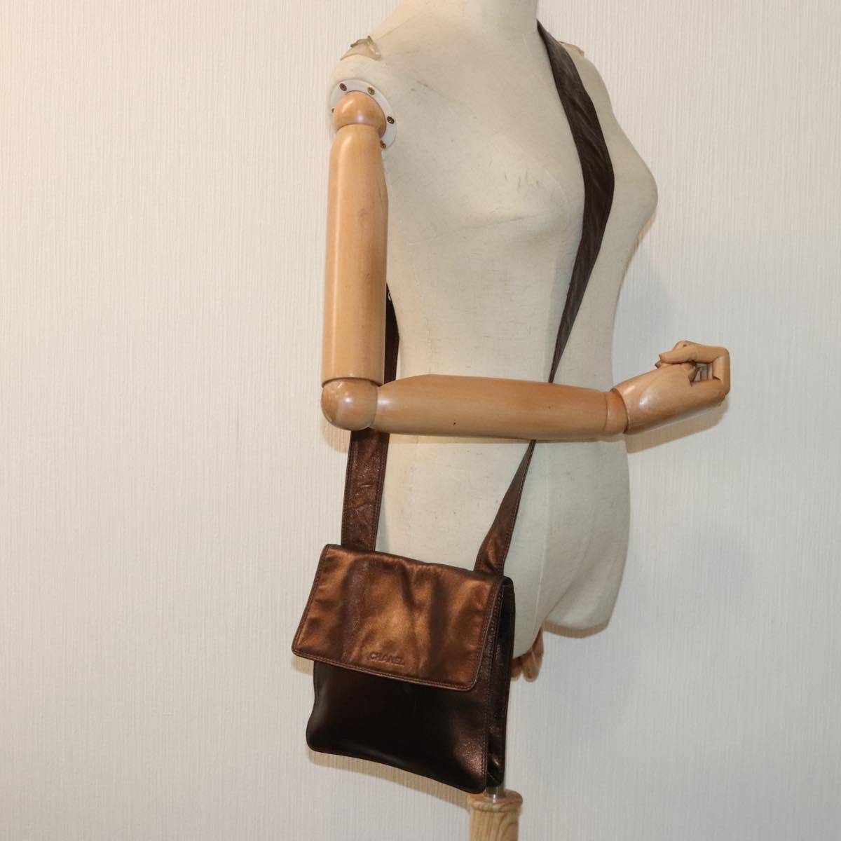 Chanel Brown Leather Shoulder Bag (Pre-Owned) Size ONE SIZE - 17 Thumbnail