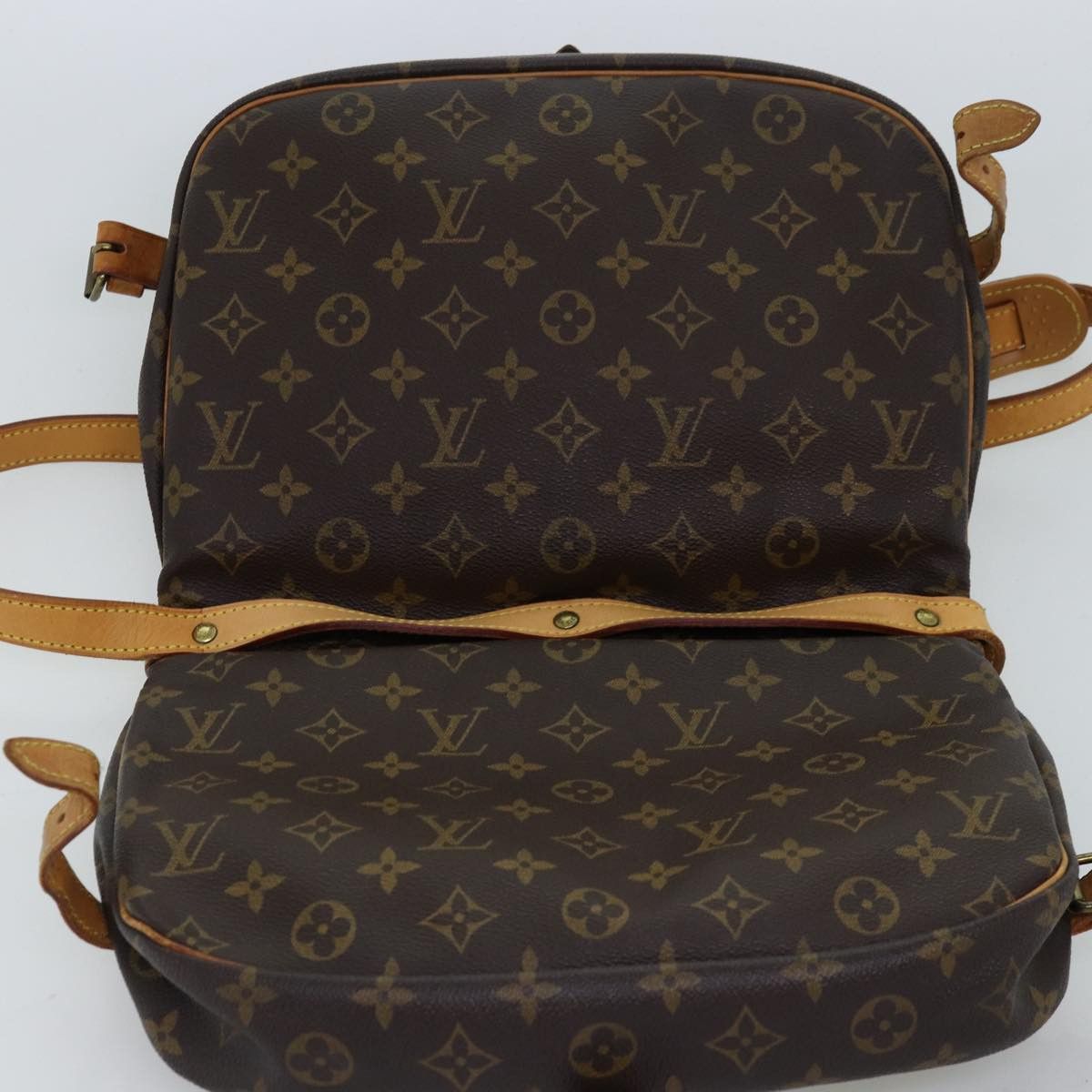 Louis Vuitton Saumur Brown Canvas Shoulder Bag (Pre-Owned) Size ONE SIZE - 17 Thumbnail