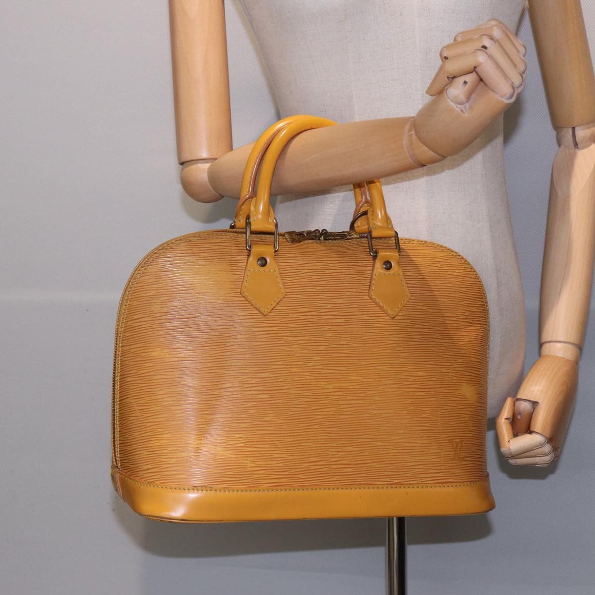 Louis Vuitton Alma Yellow Leather Handbag (Pre-Owned) Size ONE SIZE - 7 Thumbnail