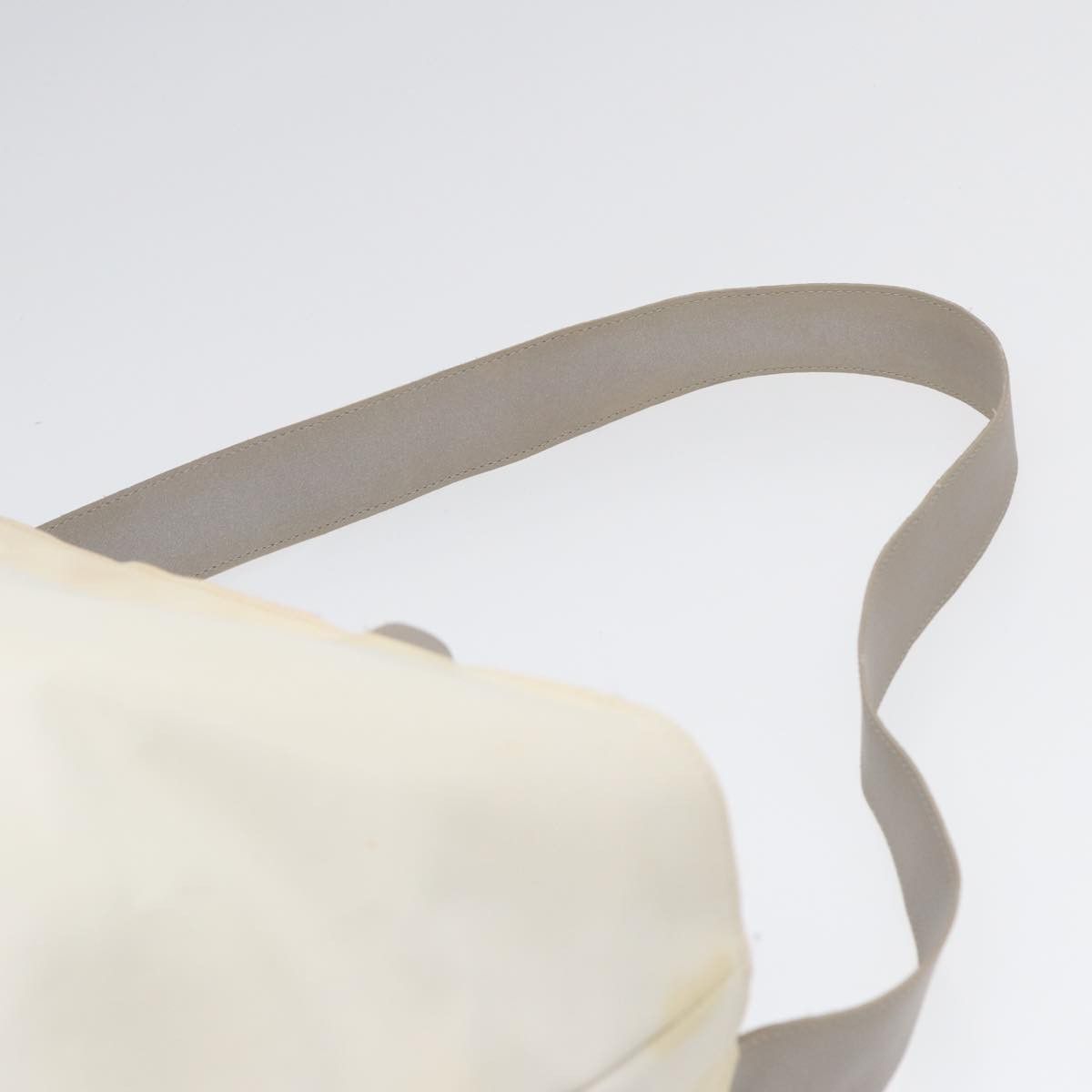 Chanel Cabas White Canvas Tote Bag (Pre-Owned) Size ONE SIZE - 20 Thumbnail